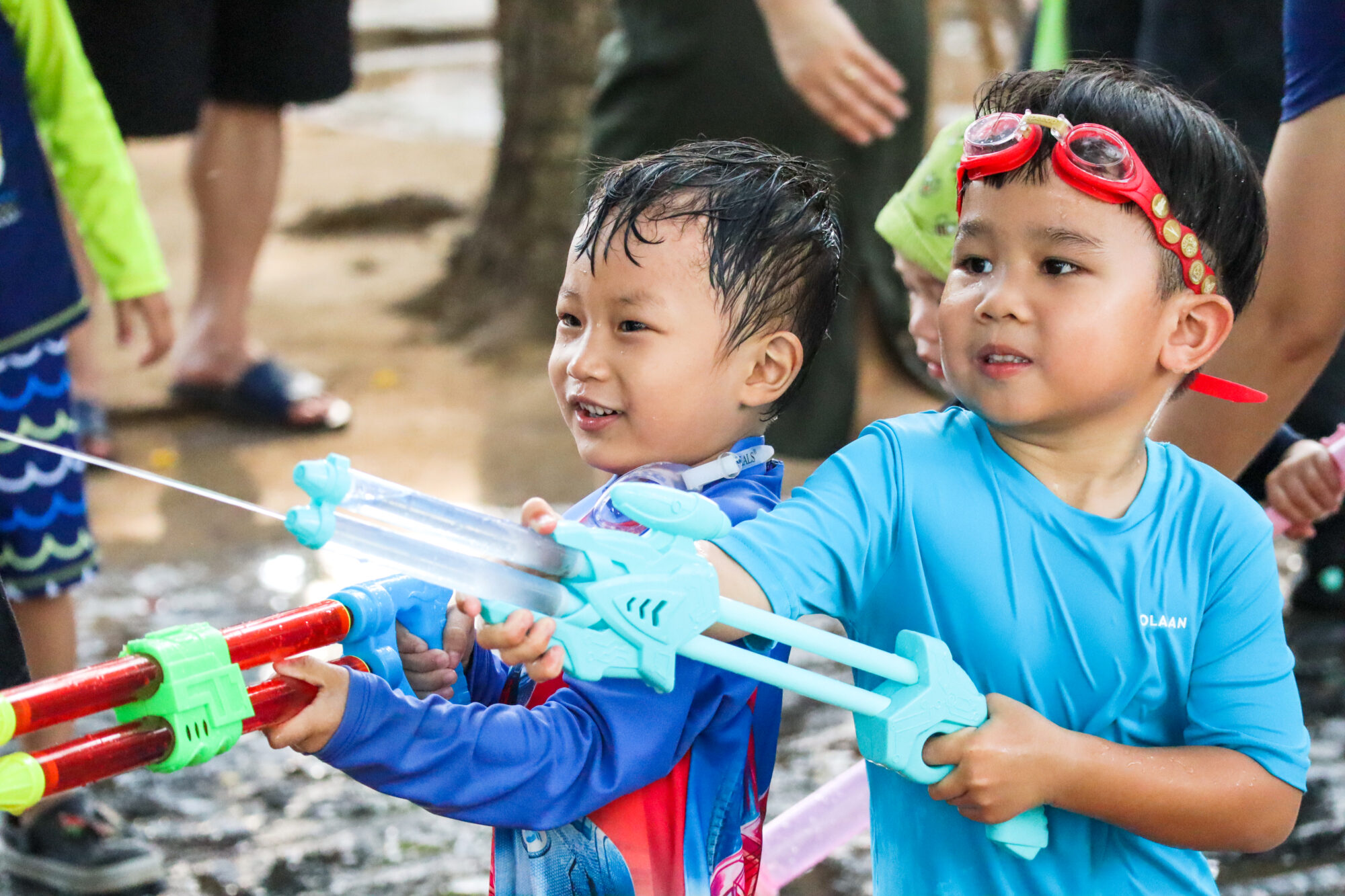 TẮM MÌNH TRONG NGÀY HỘI SONGKRAN FESTIVAL