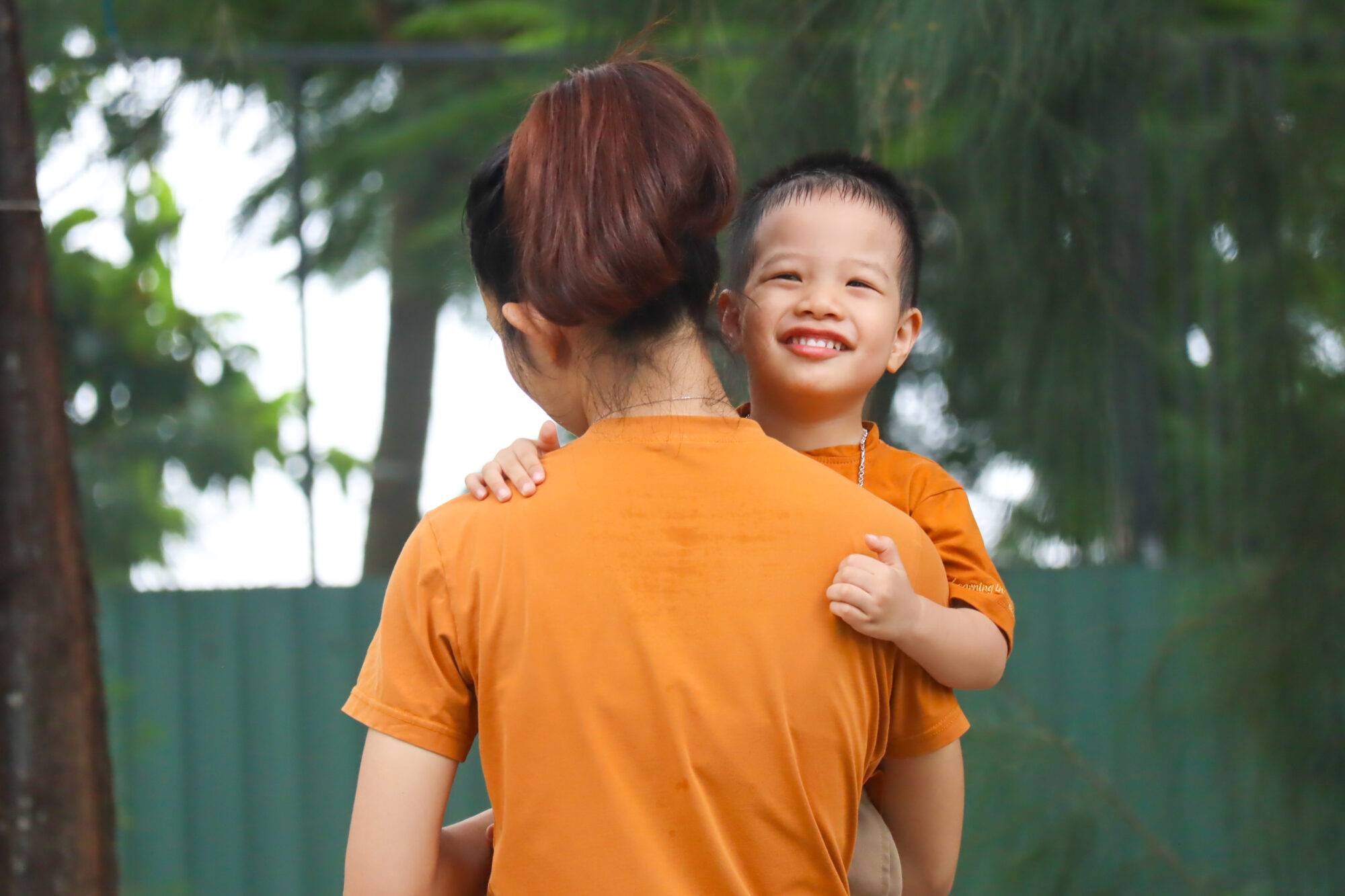 Ba mẹ luôn cảm thấy có lỗi vì cho con đi học sớm?